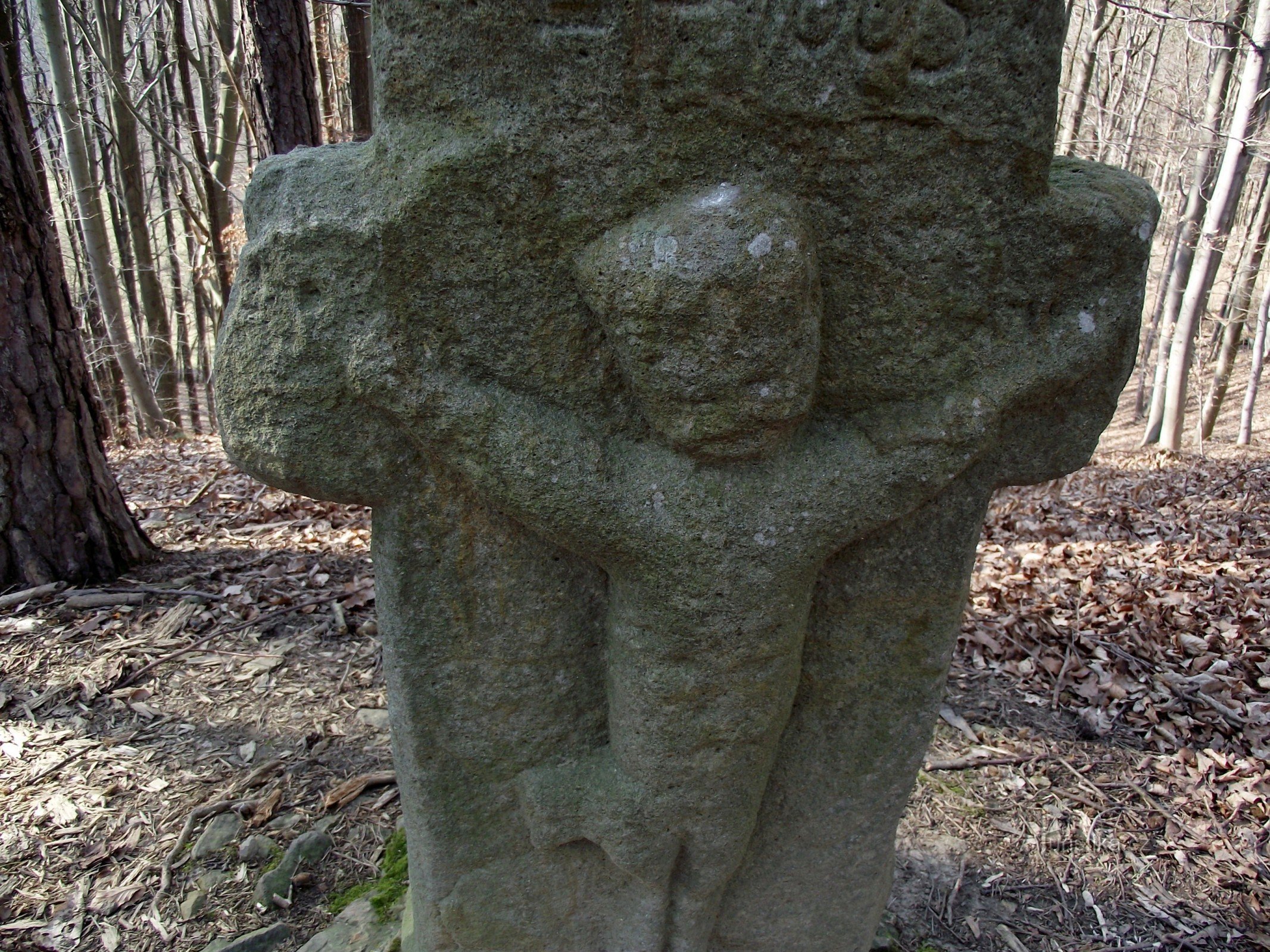 Pozlovice - Crucea de împăcare a pădurii „Thug”