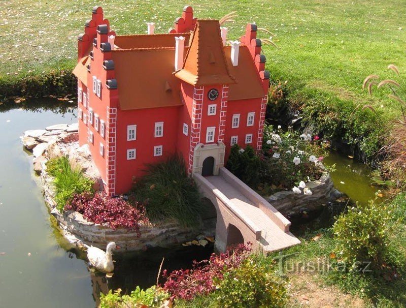 Découvrir "CHÂTEAUX ET CHÂTEAUX TCHÈQUES" et d'autres attractions de toute la République tchèque au château de Berch
