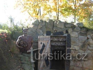 Kennenlernen von "TSCHECHISCHEN BURGEN UND BURGEN" und anderen Sehenswürdigkeiten aus der ganzen Tschechischen Republik auf der Burg Berch