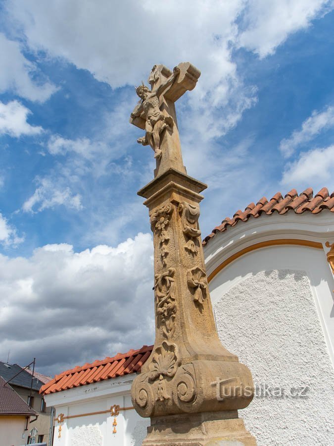 Izvanredno ukrašena osovina stupa