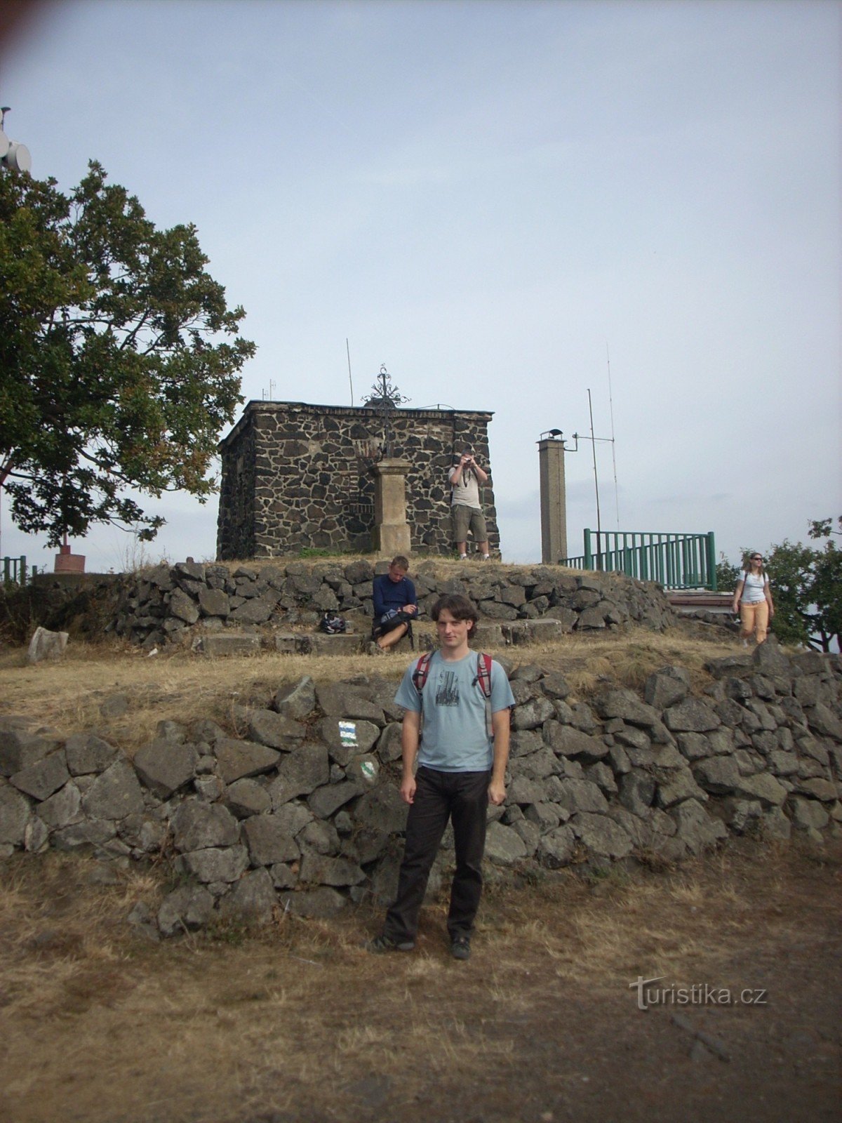 los restos de la torre de vigilancia en Lovoš