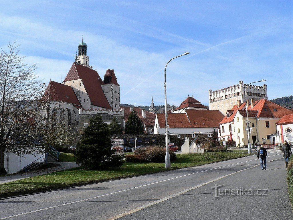 Prachatice, kostel sv. Jakuba a Dolní brána