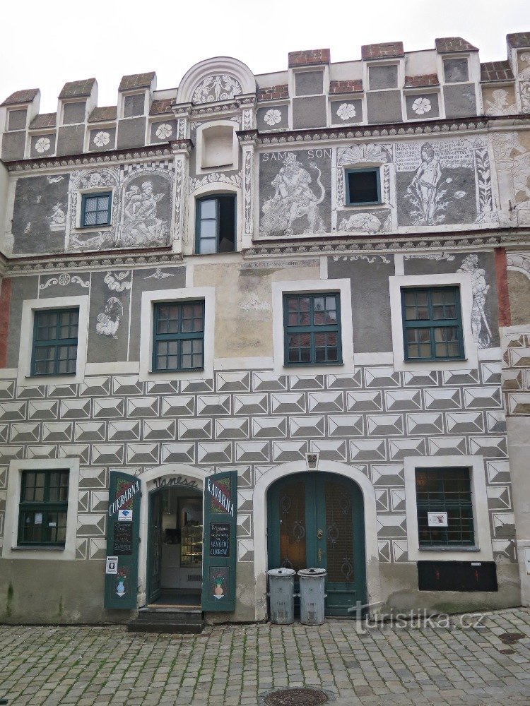 Prachatice - maison de sgraffite près de la porte inférieure