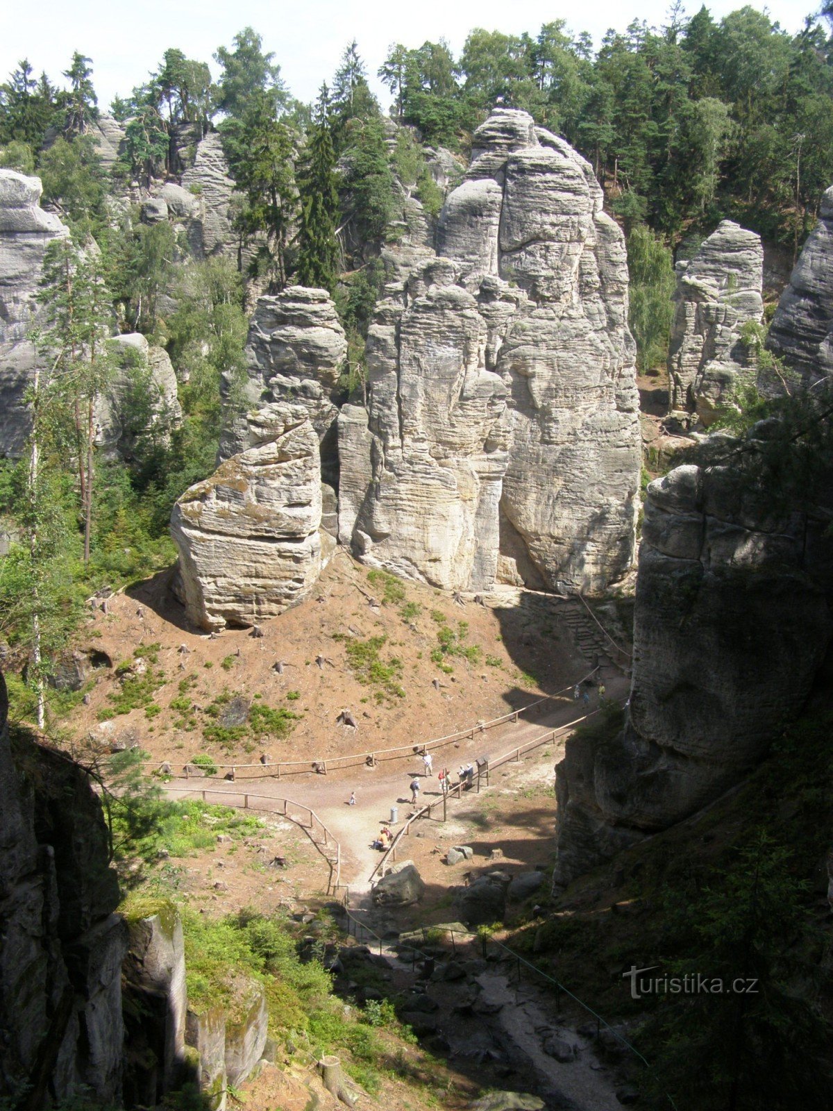 Prachovské skály - Denisova cesta, kilátás Točenice-re