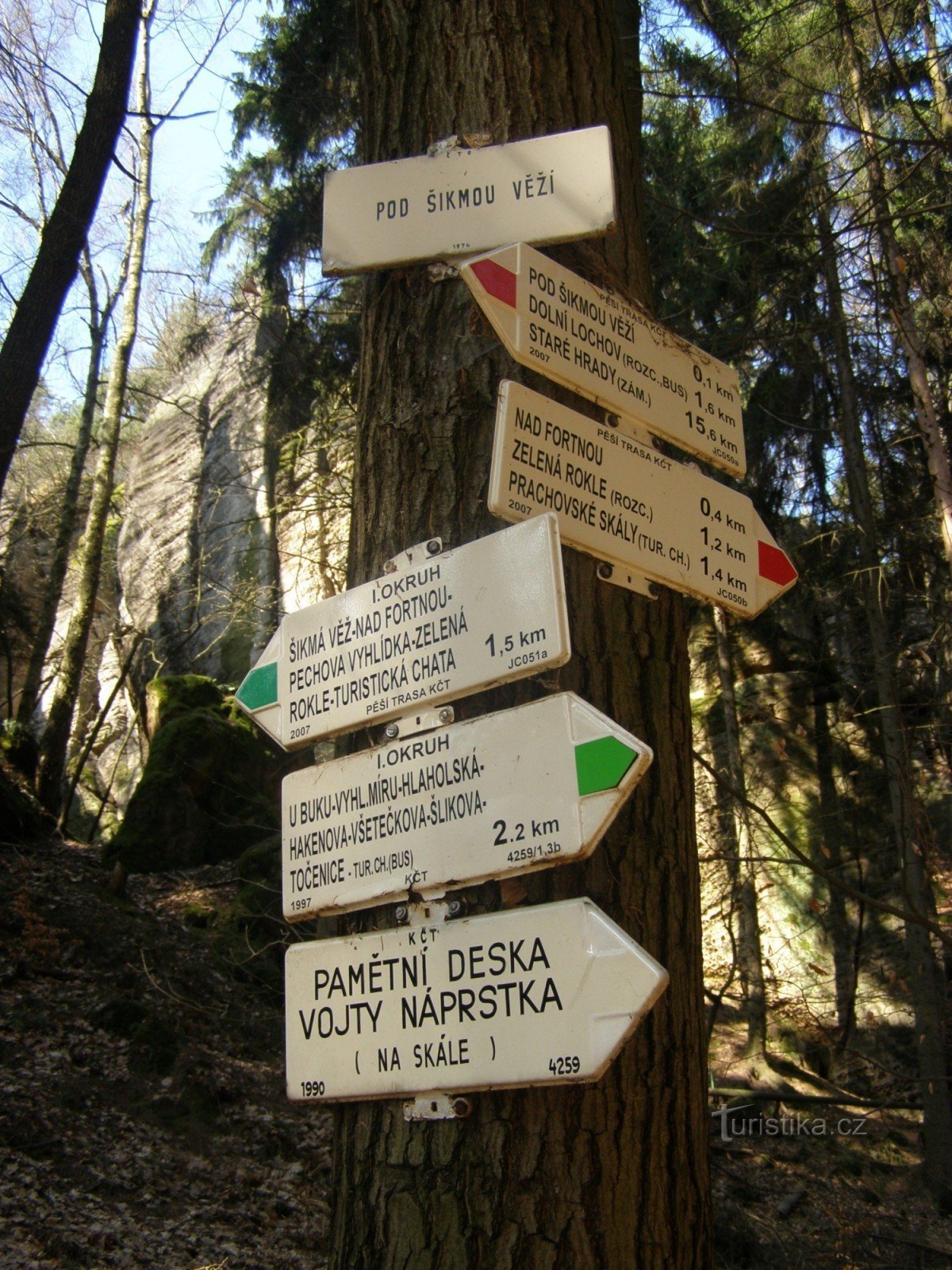 Prachovské skály - crossroads Under the Leaning Tower