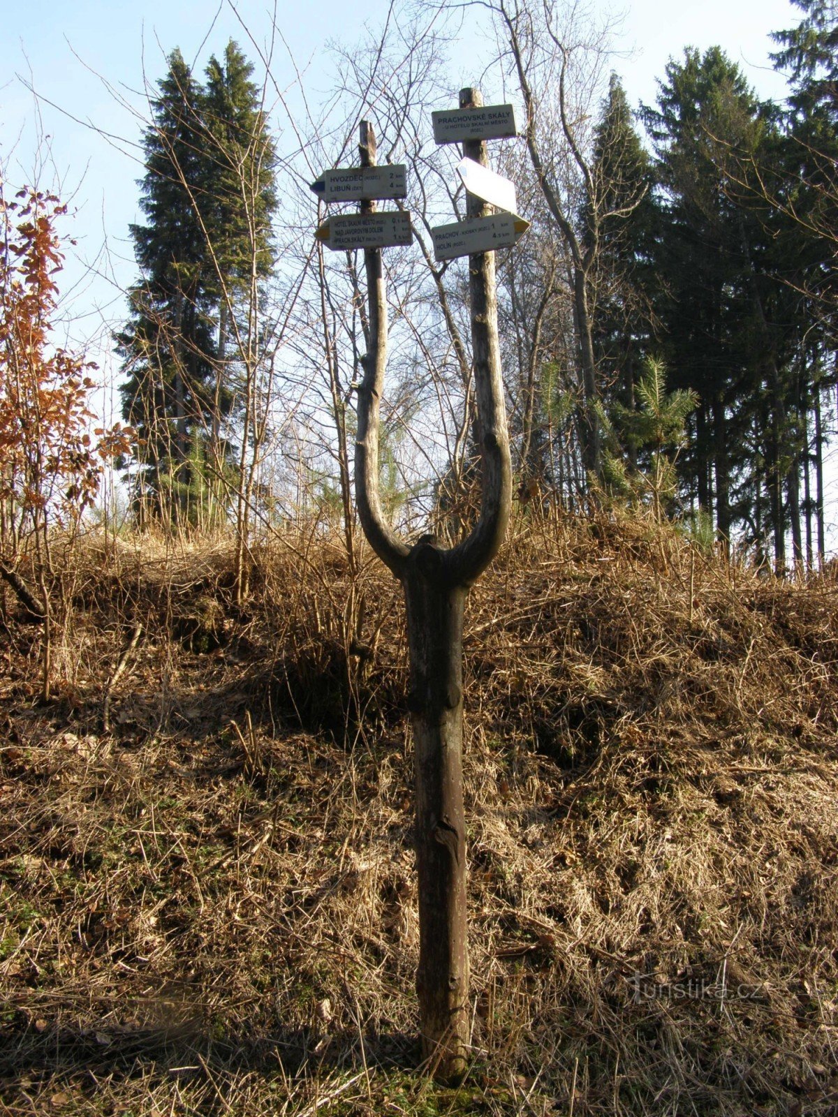 Prachovské skály - encruzilhada perto do hotel Skalní město