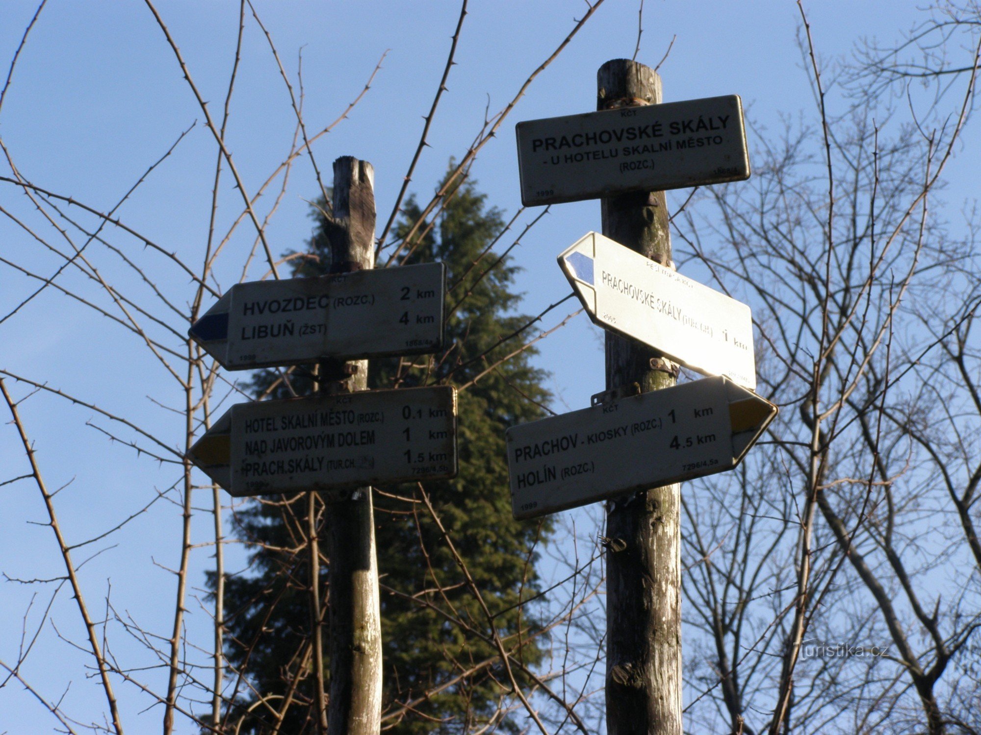 Prachovské skály - crossroads near the Skalní město hotel