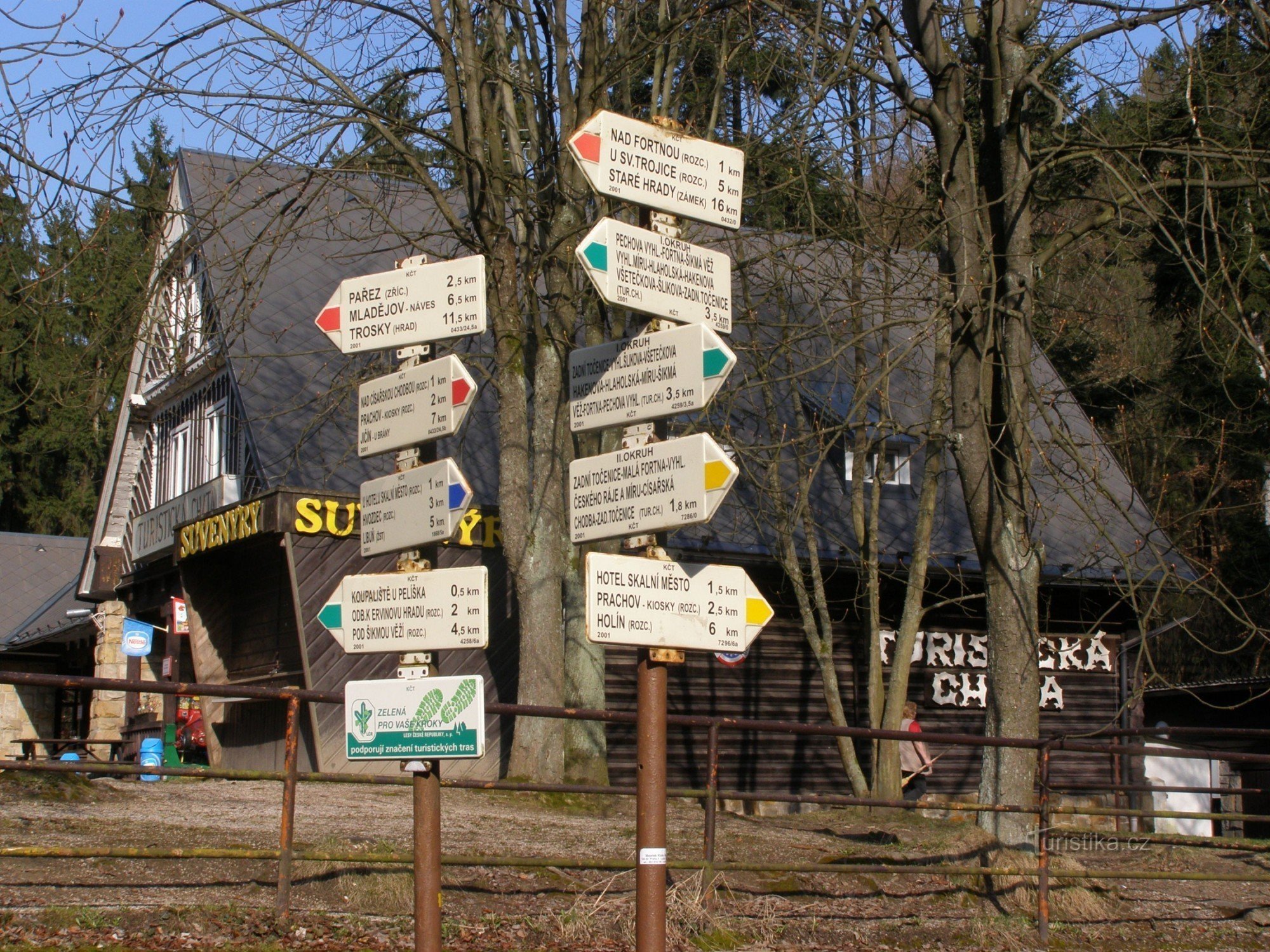 Prachovské skály - rozcestí u Turistické chaty