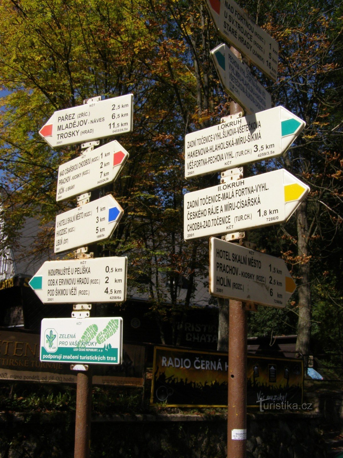 Prachovské skály - cruce de caminos cerca de la cabaña turística