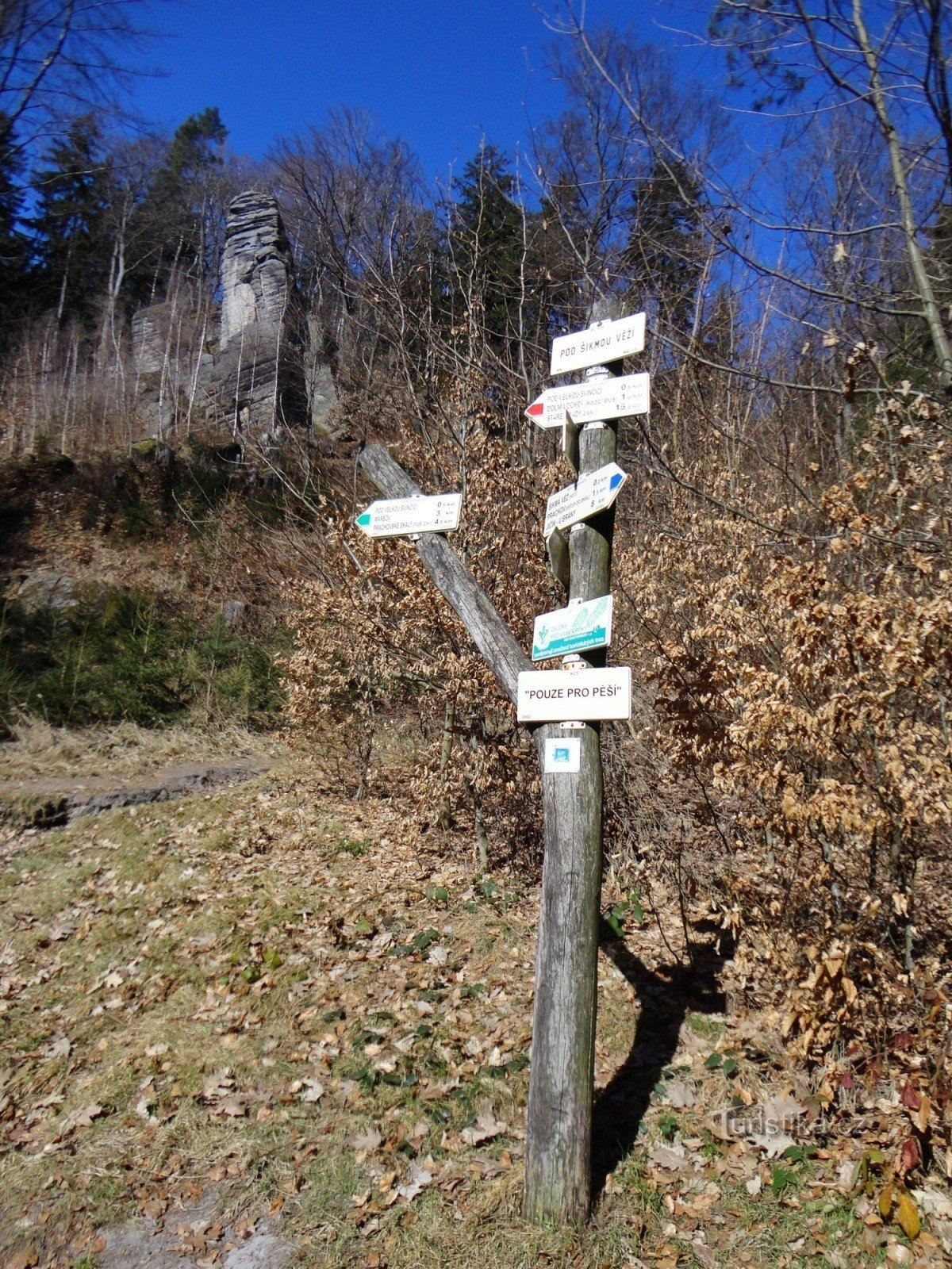 Prachovské skály - turistiristeys Kaltevan tornin alla