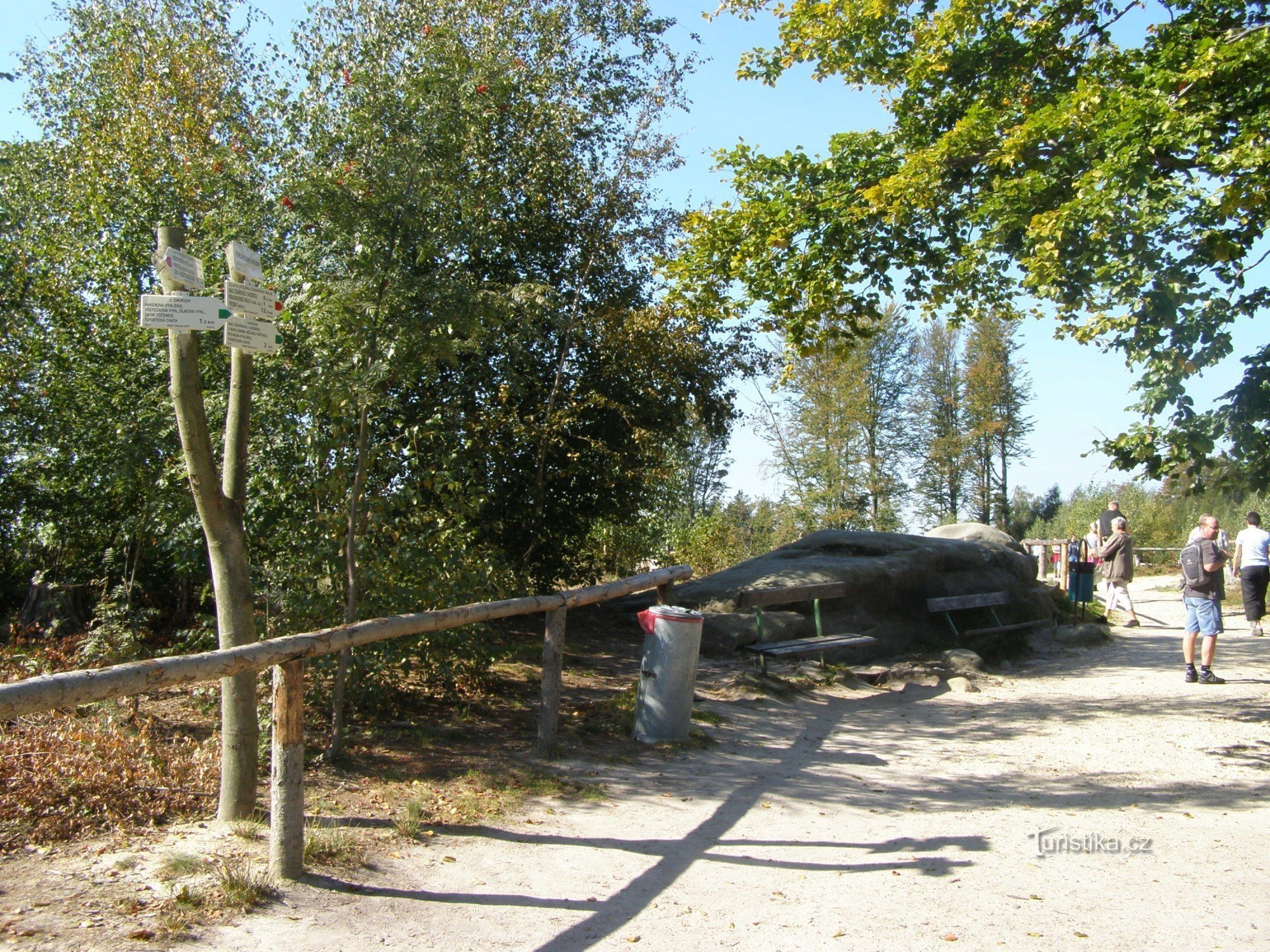 Prachovské skály - tourist crossroads U Hlaholská vyhlídky