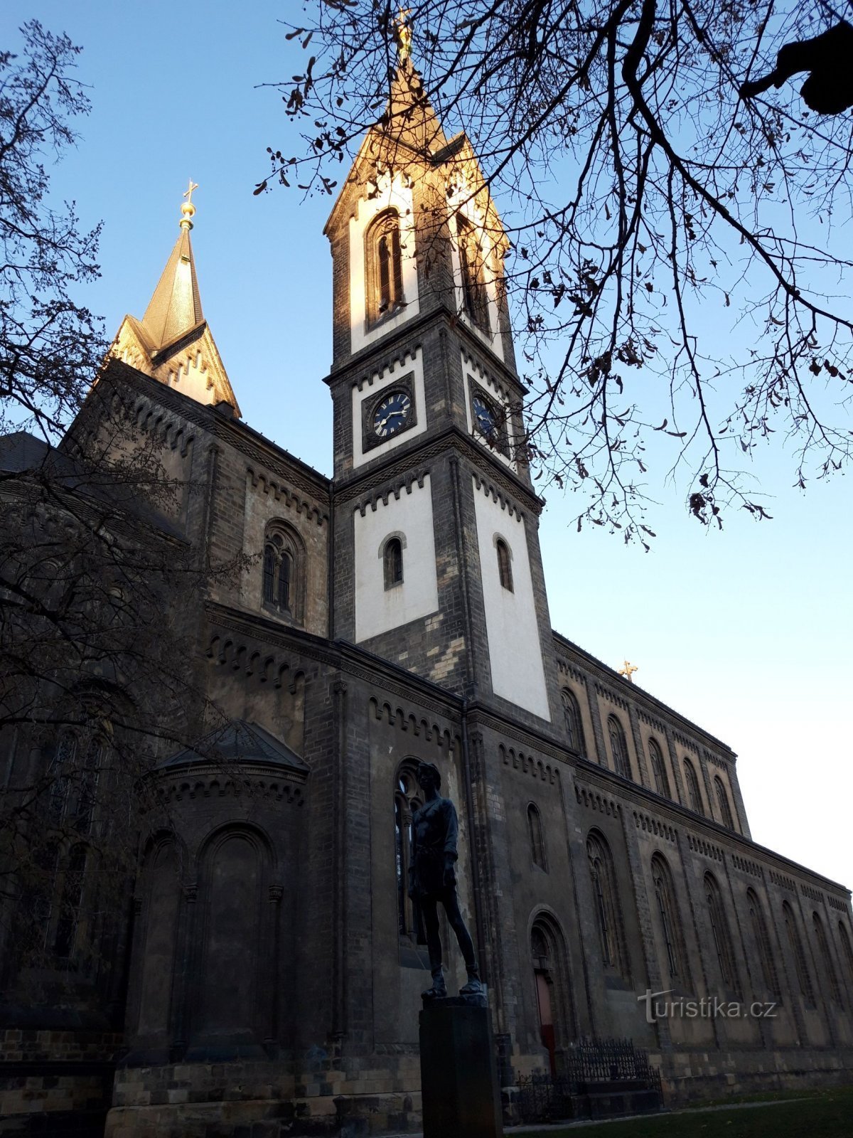 Praga e a estátua do lavador hussita em Karlín