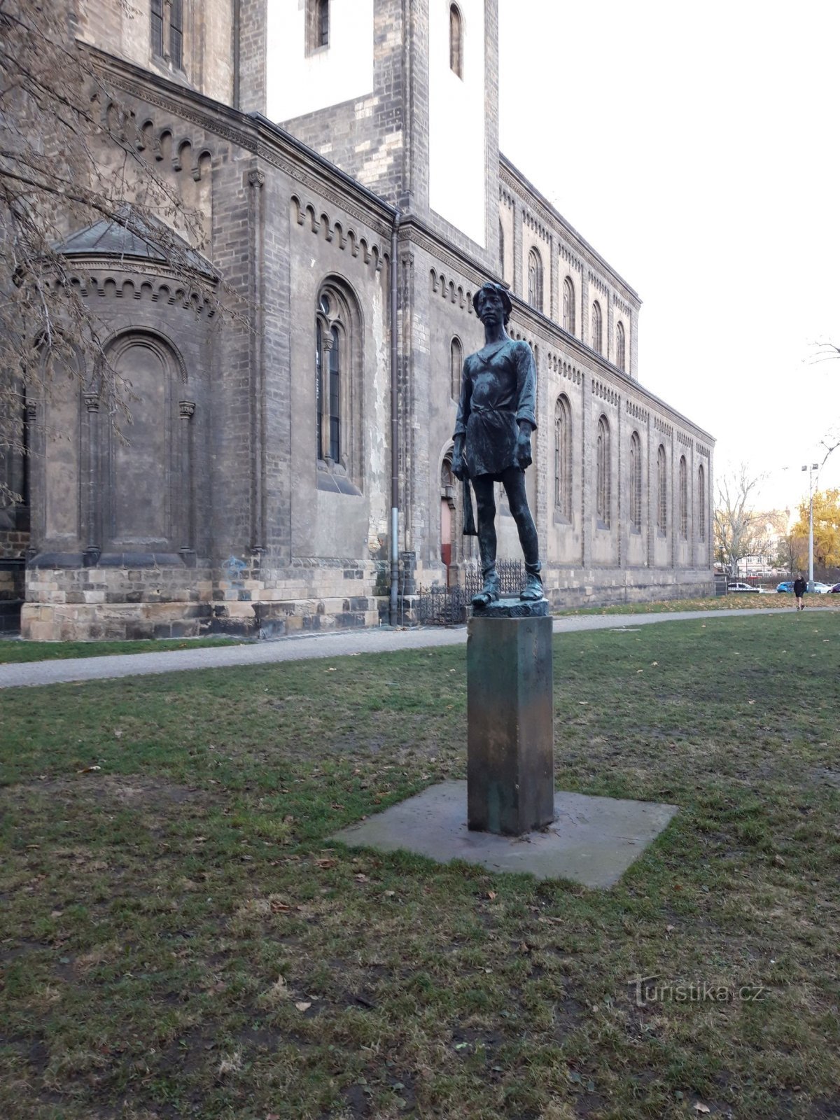 Praga in kip husitskega perača v Karlínu