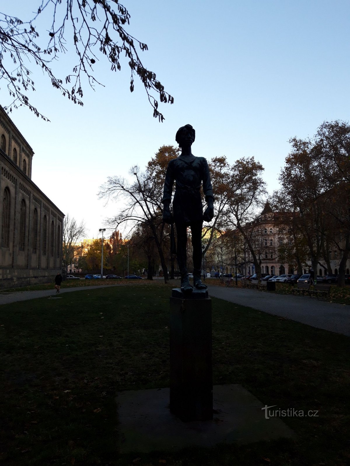 Praga e a estátua do lavador hussita em Karlín