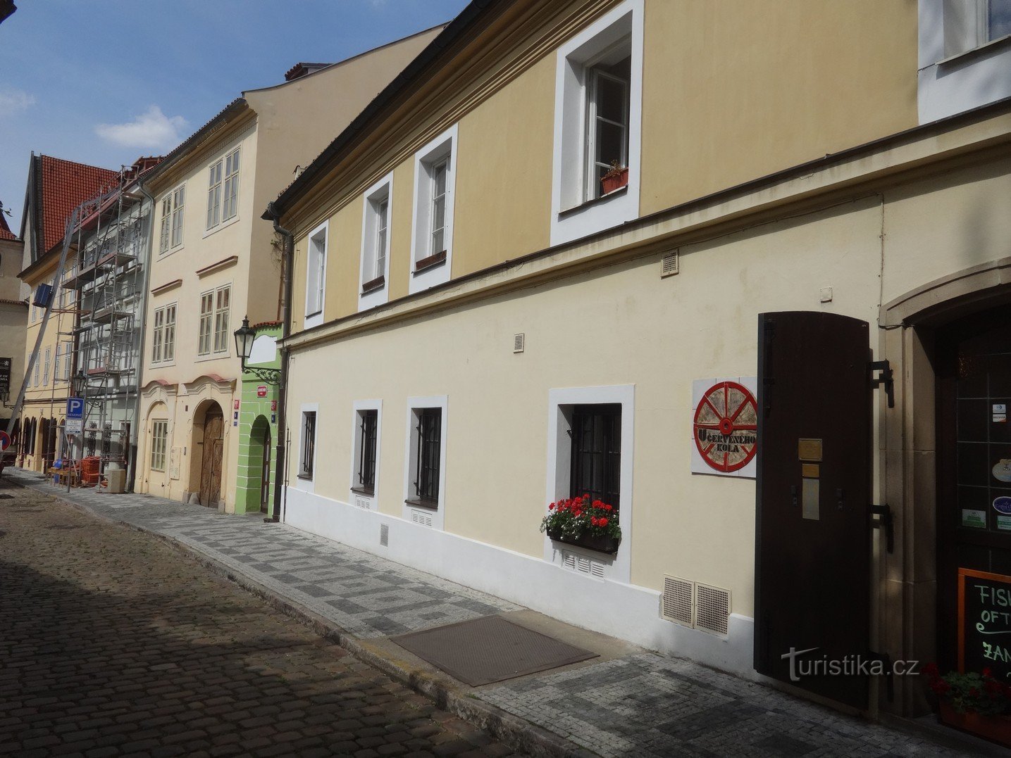 Prague et probablement la maison la plus étroite de la République tchèque