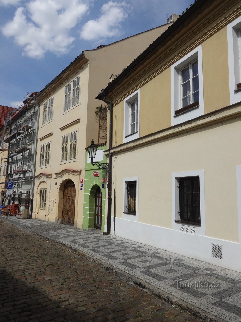 Praga y probablemente la casa más estrecha de la República Checa