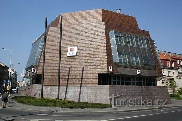 Praga, edificio Komerční banka a Smíchov