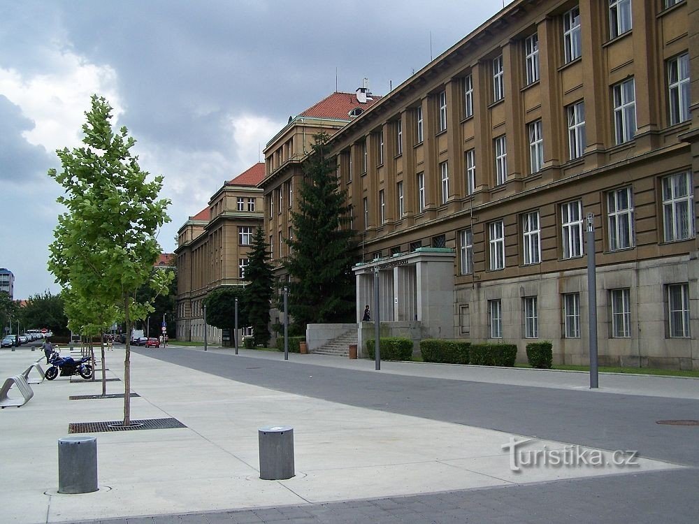 Praga - Edifici di VŠCHT - Campus dell'Università Tecnica Ceca (periodo della Prima Repubblica)