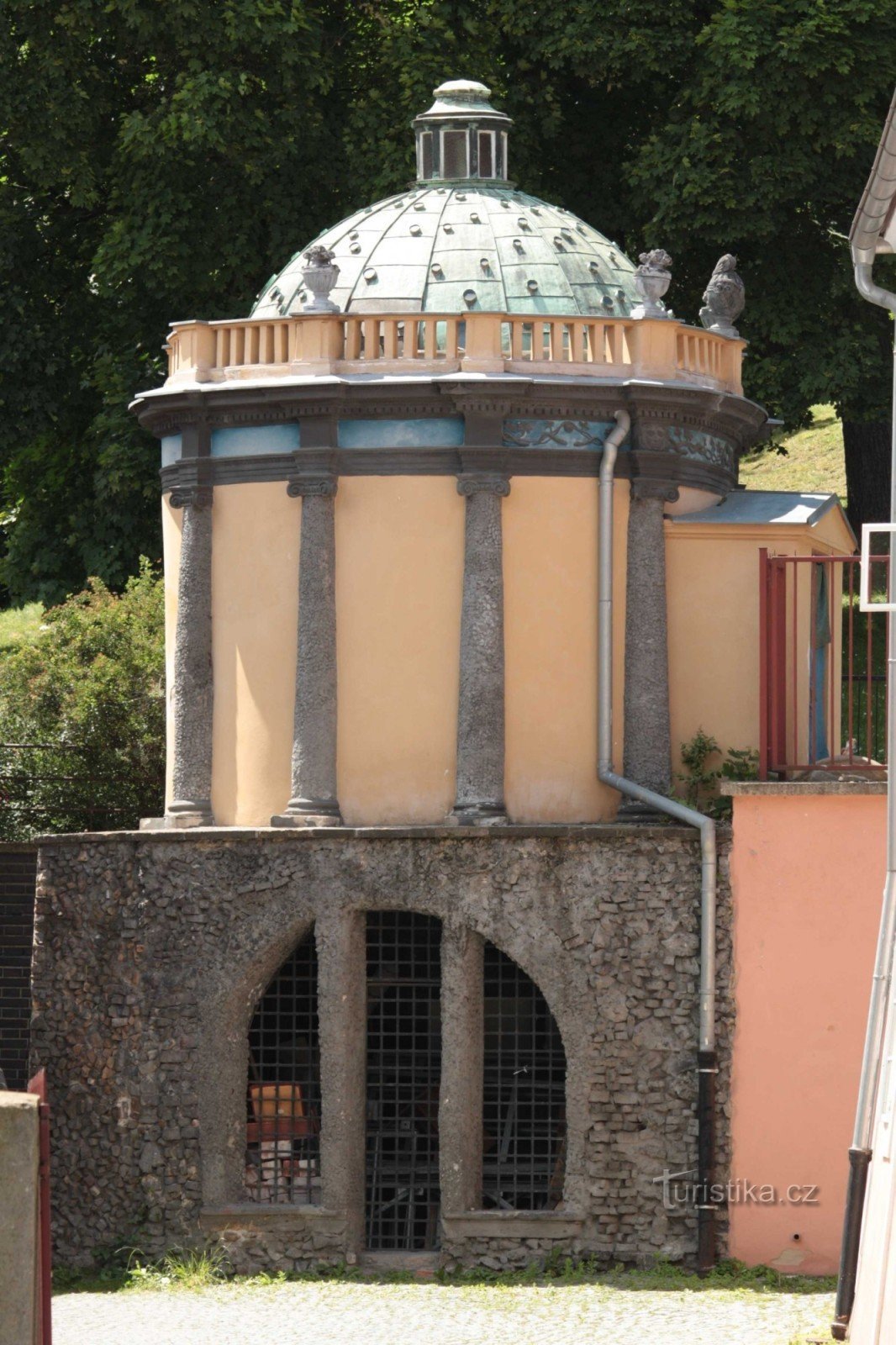 Praga, Tempio della Notte e della Conoscenza a Klamovec