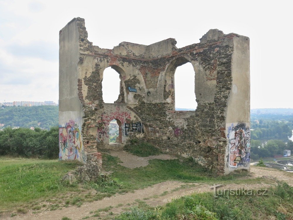 Praga (Dejvice) – o miradouro do Baba e as ruínas do lagar