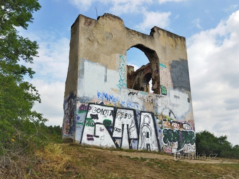 Prag (Dejvice) – der Aussichtspunkt Baba und die Ruinen der Weinpresse