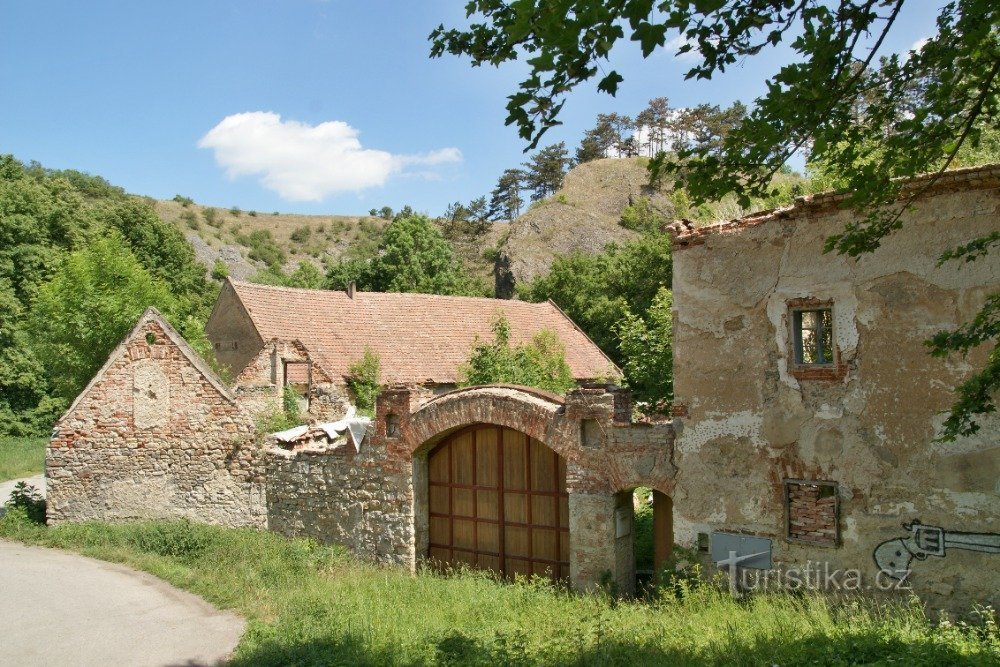 Praga (Hlubočepy) – Moara de apă Horův în Valea Prokop