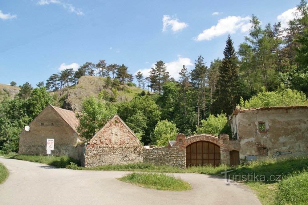 Prag (Hlubočepy) – Wassermühle Horův im Prokop-Tal