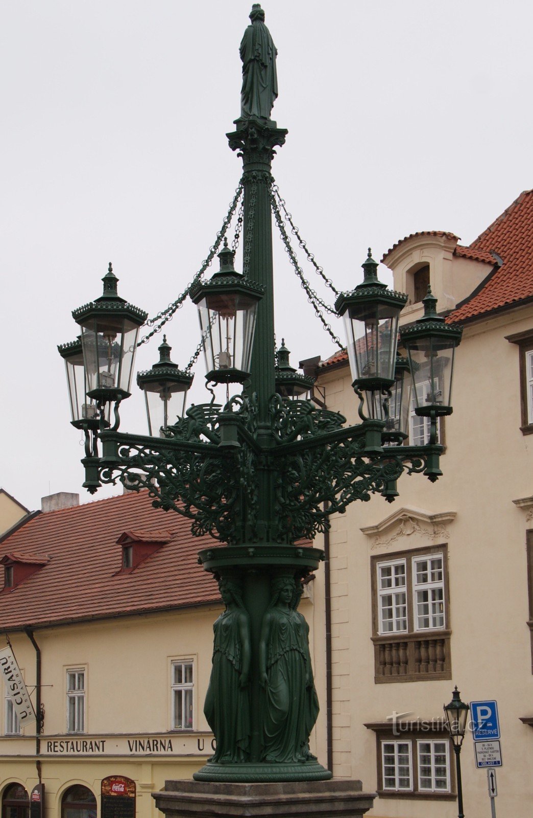 Prague – Hradčany - lampadaire historique de la rue Loretánské