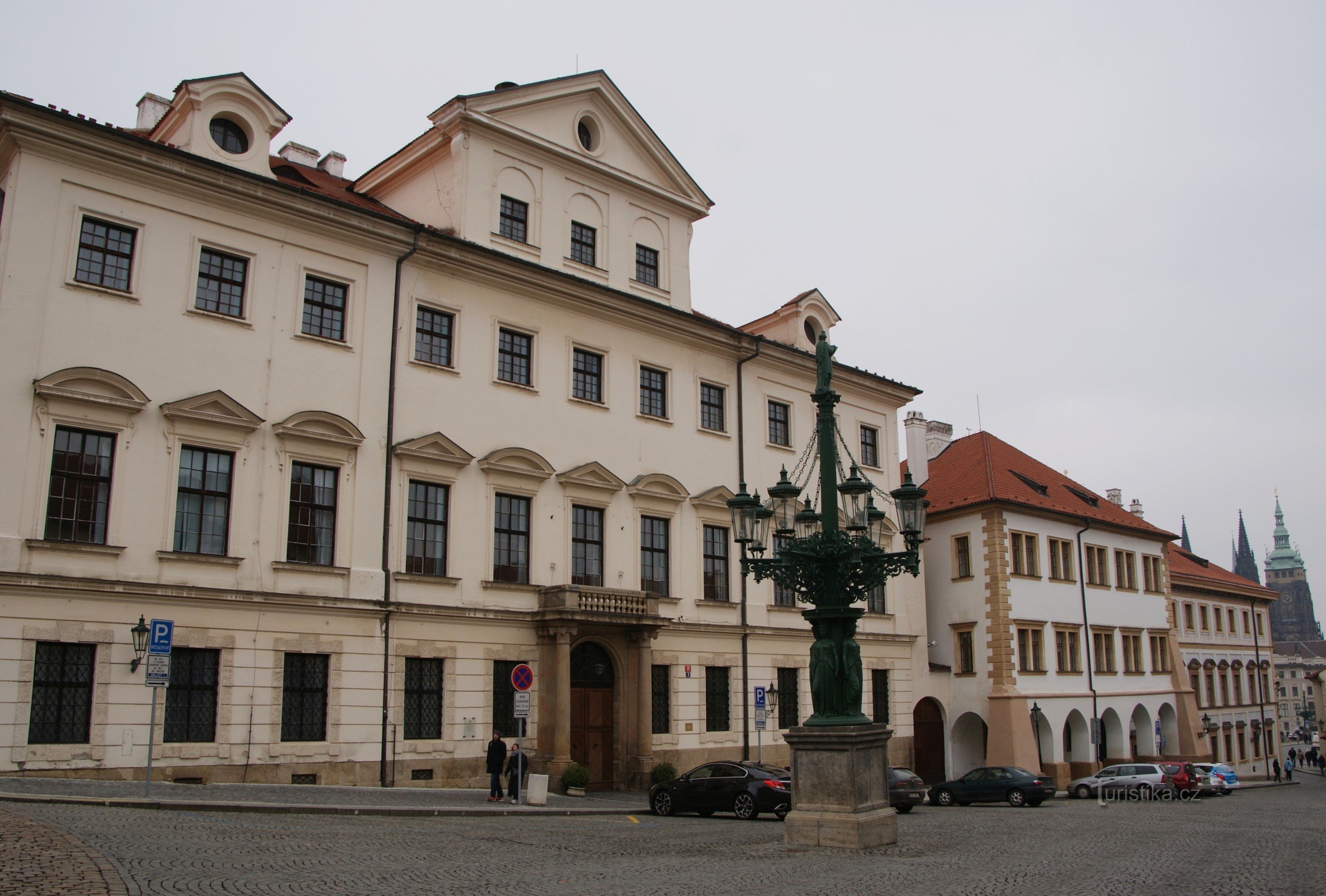 Prag – Hradčany – historisk lyktstolpe på gatan Loretánské