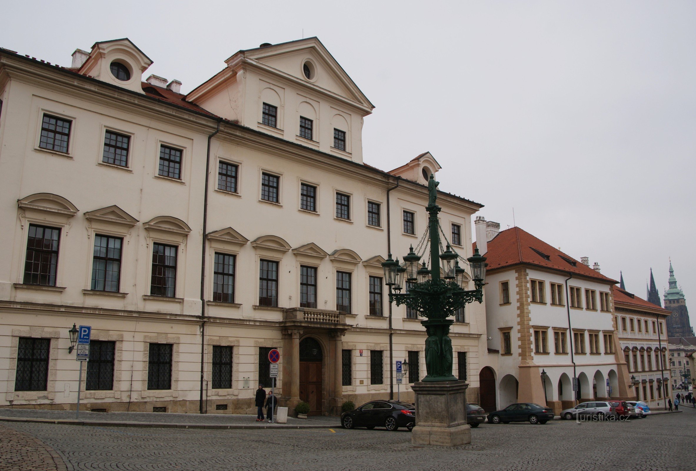 Prague - Hradčany - cột đèn lịch sử trên đường Loretánské