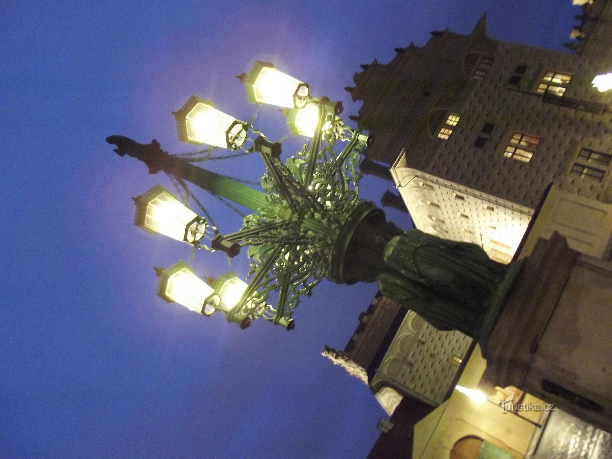 Prague, Hradčany - cột đèn trên quảng trường Hradčany