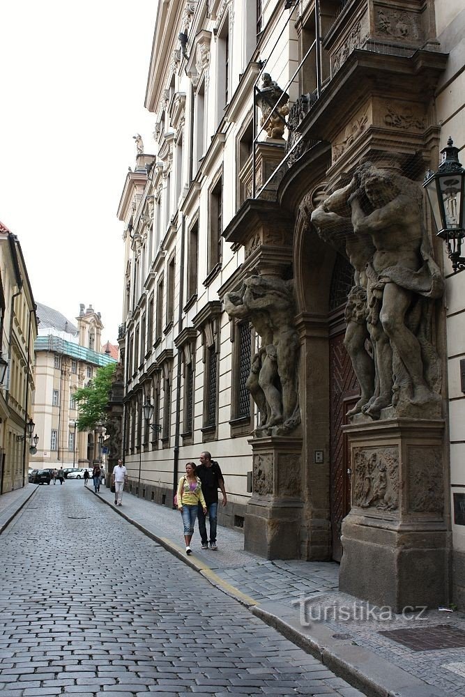 Praga – strada Husova