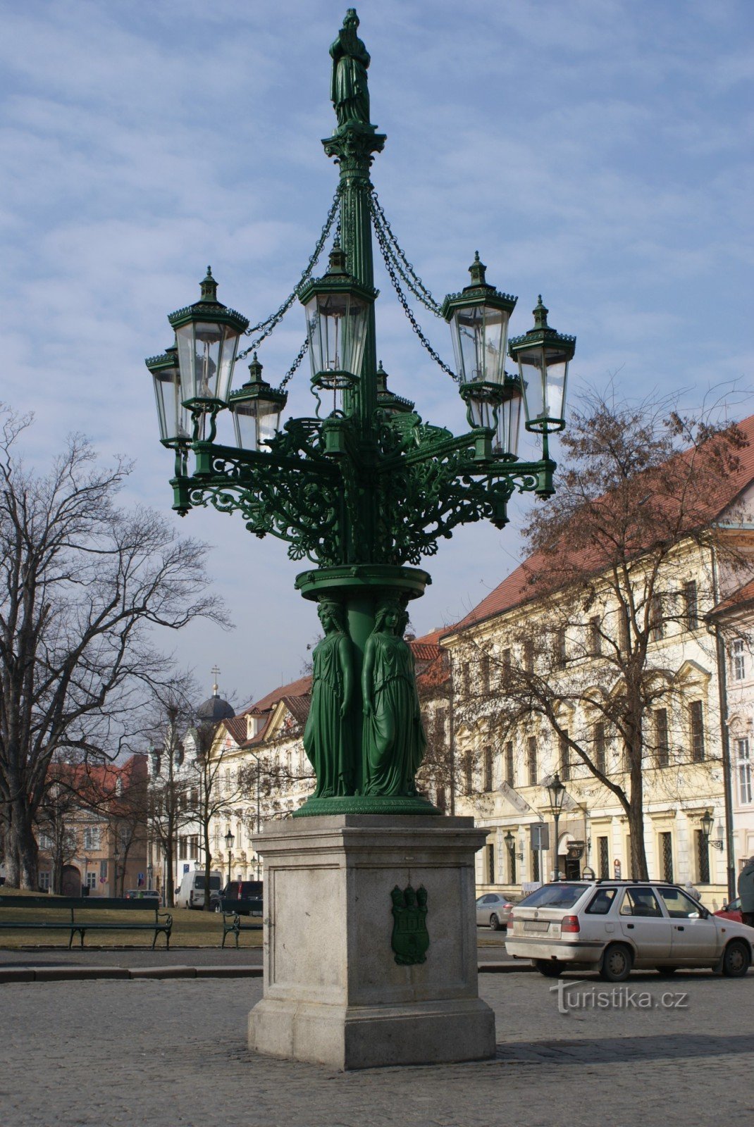 Prag - lyktstolpe för gatubelysning (gaslampa med åtta strålar)
