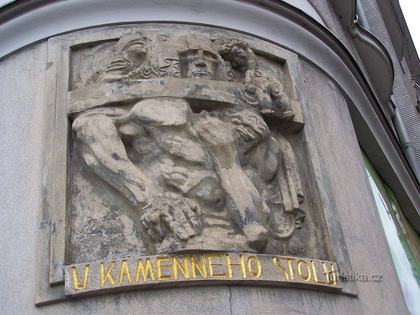 Praga - Karlovo nám. 35, Ječná 1 - Casa vicino al tavolo di pietra