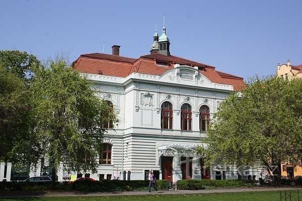 Prag, Nationalhuset i Smíchov