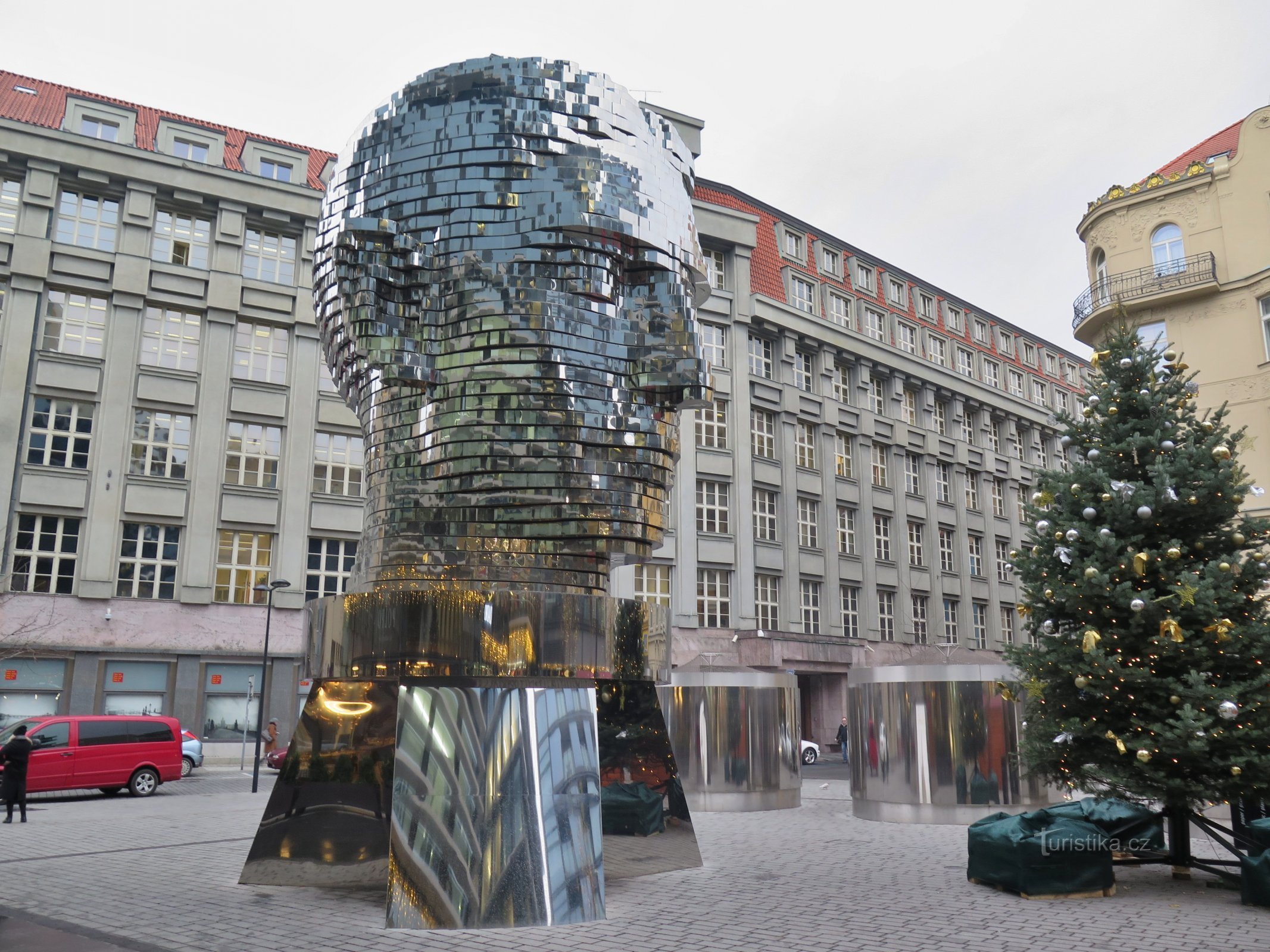 Praga - Nowe Miasto - Gigantyczna ruchoma głowa Franza Kafki