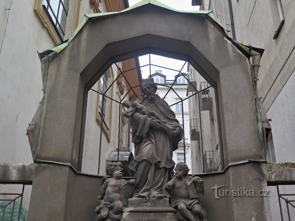 Prag (Neustadt) – Kubistische Str. Jan Nepomucký u Diamant