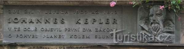 Praga - spominska plošča Johannesu Keplerju v Karlovi ulici št. 4
