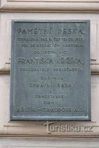 Прага, пам'ятна дошка дев'яностим рокам Франтішека Кржижика