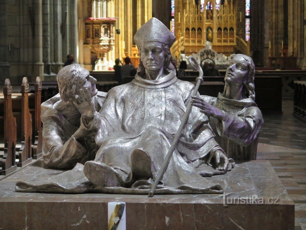 Praga - statuia Sf. Vojtěch, Radim și Radly în Catedrala Sf. Vitus
