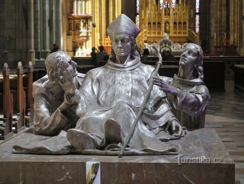 Prague - statue de St. Vojtěch, Radim et Radly dans la cathédrale Saint-Guy