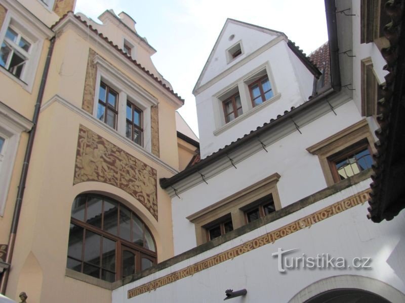 Praga, staro mestno jedro - hiša U Vejvodů