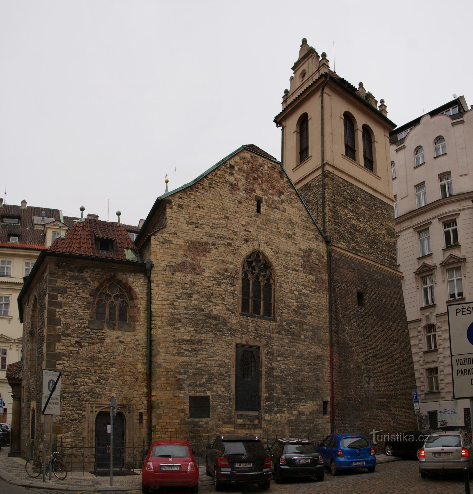Praga - staro mestno jedro - cerkev sv. Martin v steni