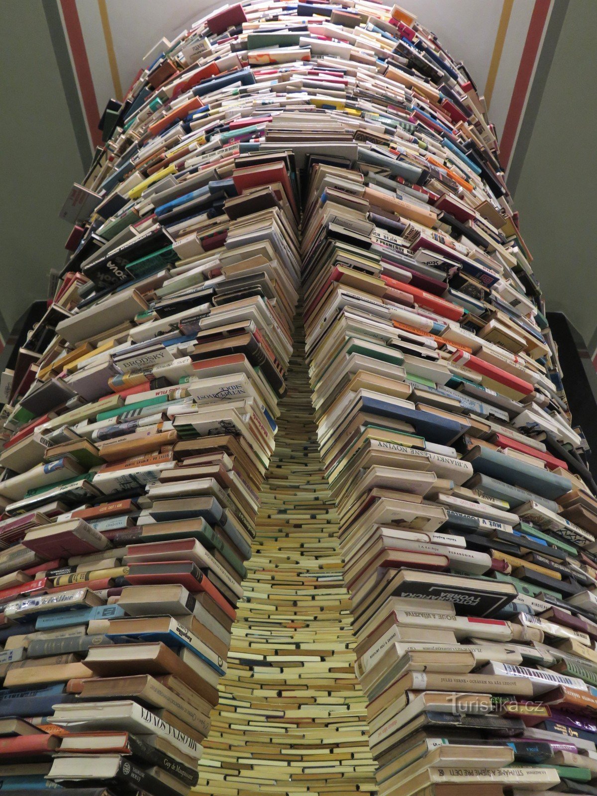 Praga - un pozzo infinito unico nella "torre" della Biblioteca municipale