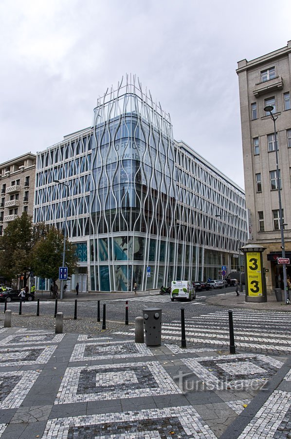 Praga - Piazza Venceslao. 47, L'edificio del flusso