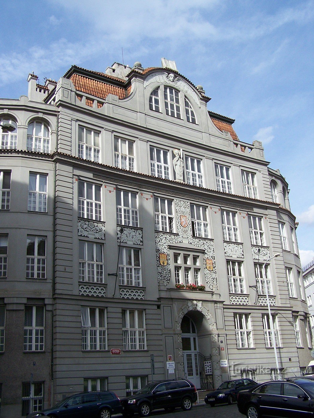 Praga - Vojtěžská 13 - Budynek szkoły w stylu secesyjnym