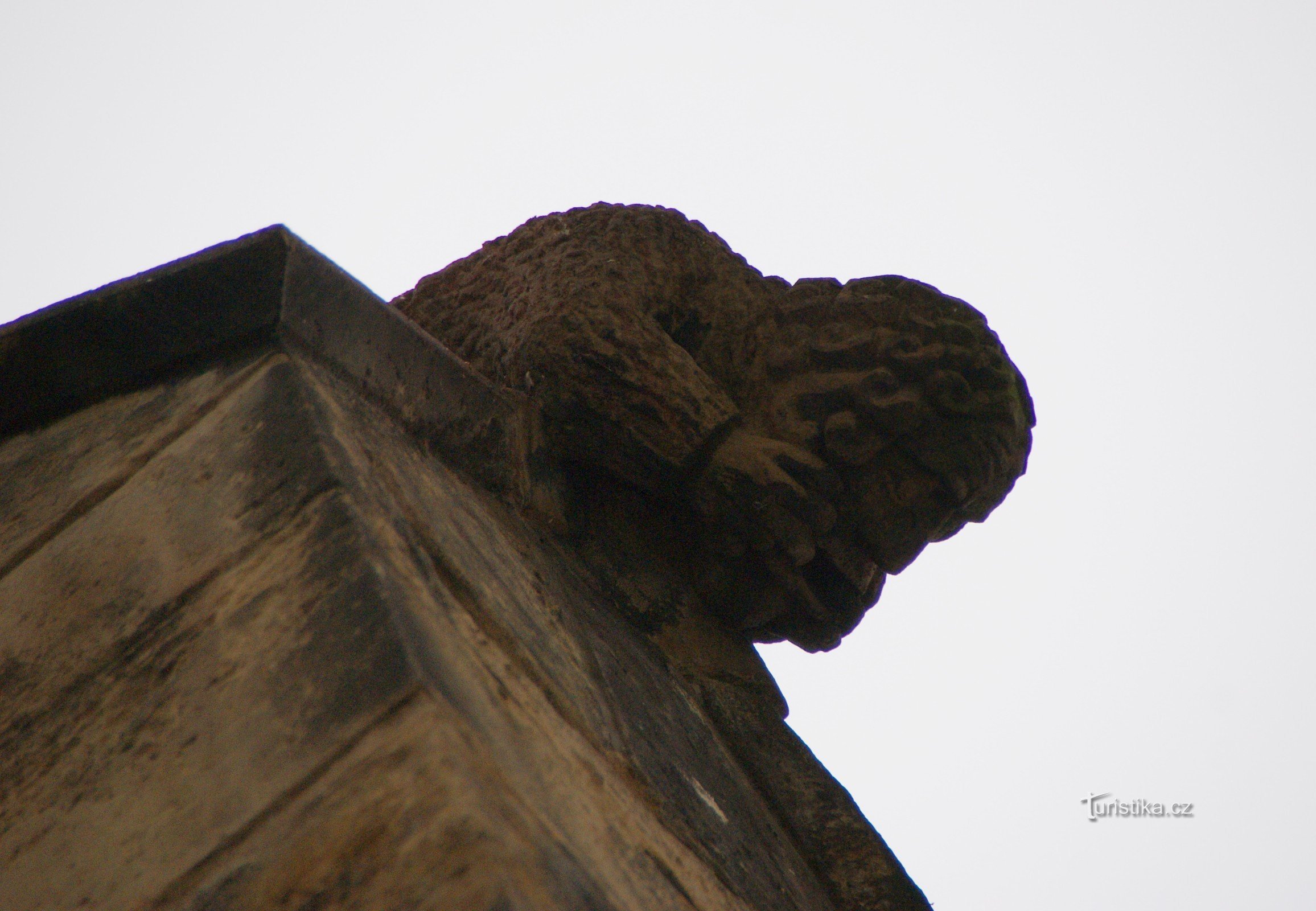 Prag - förstenad pojke eller gargoyle vid St. Martin