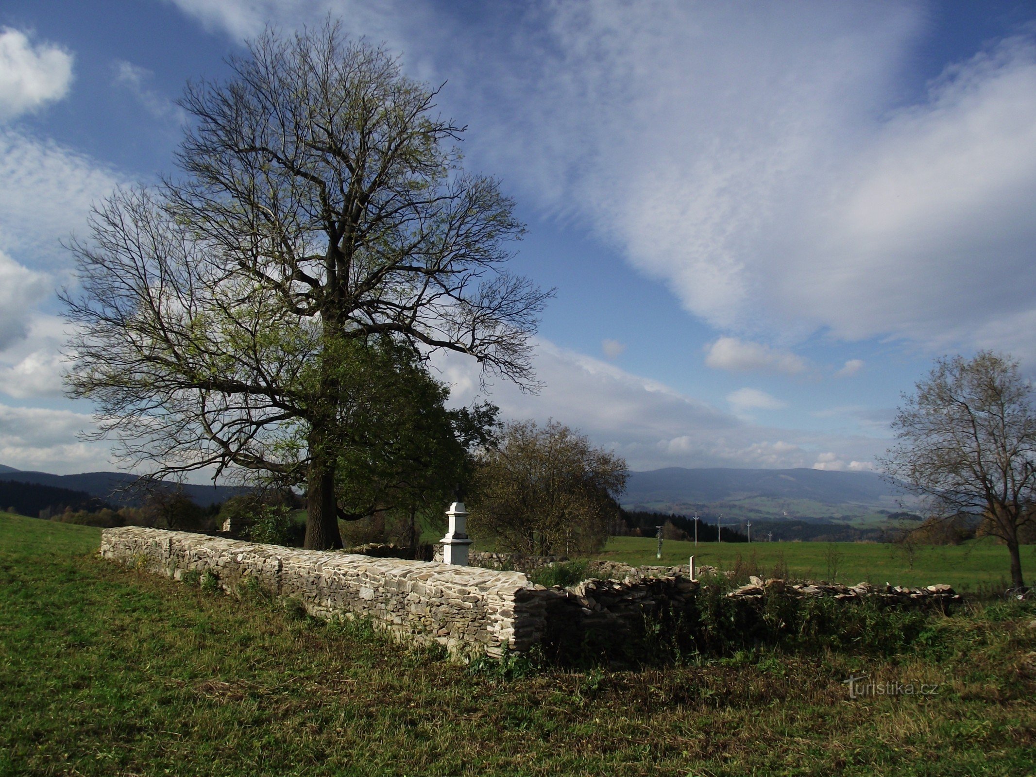 Springs (Štolnava, Stollenhau) – the old cemetery and the restored foundations of the chapel of St. John and Paul