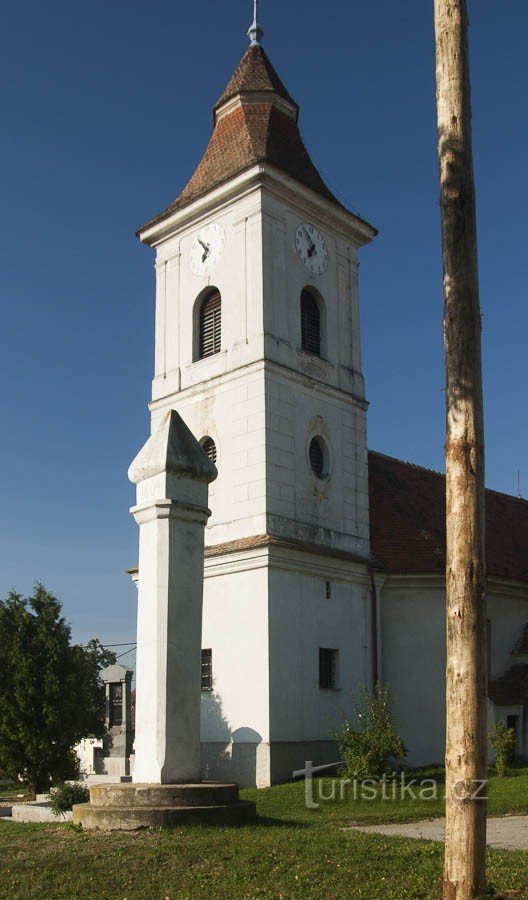 Πυλώνα δίπλα στην εκκλησία