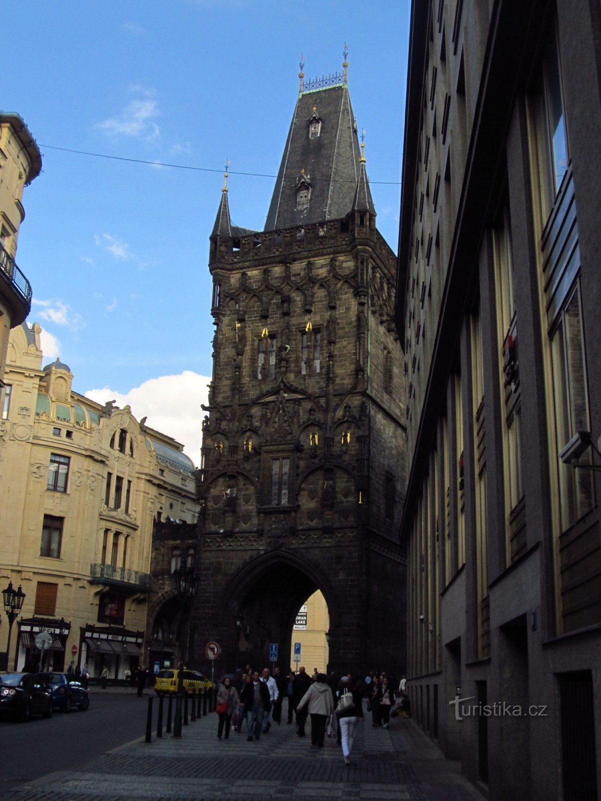 Porte anti-poussière - vue depuis la rue Celetná